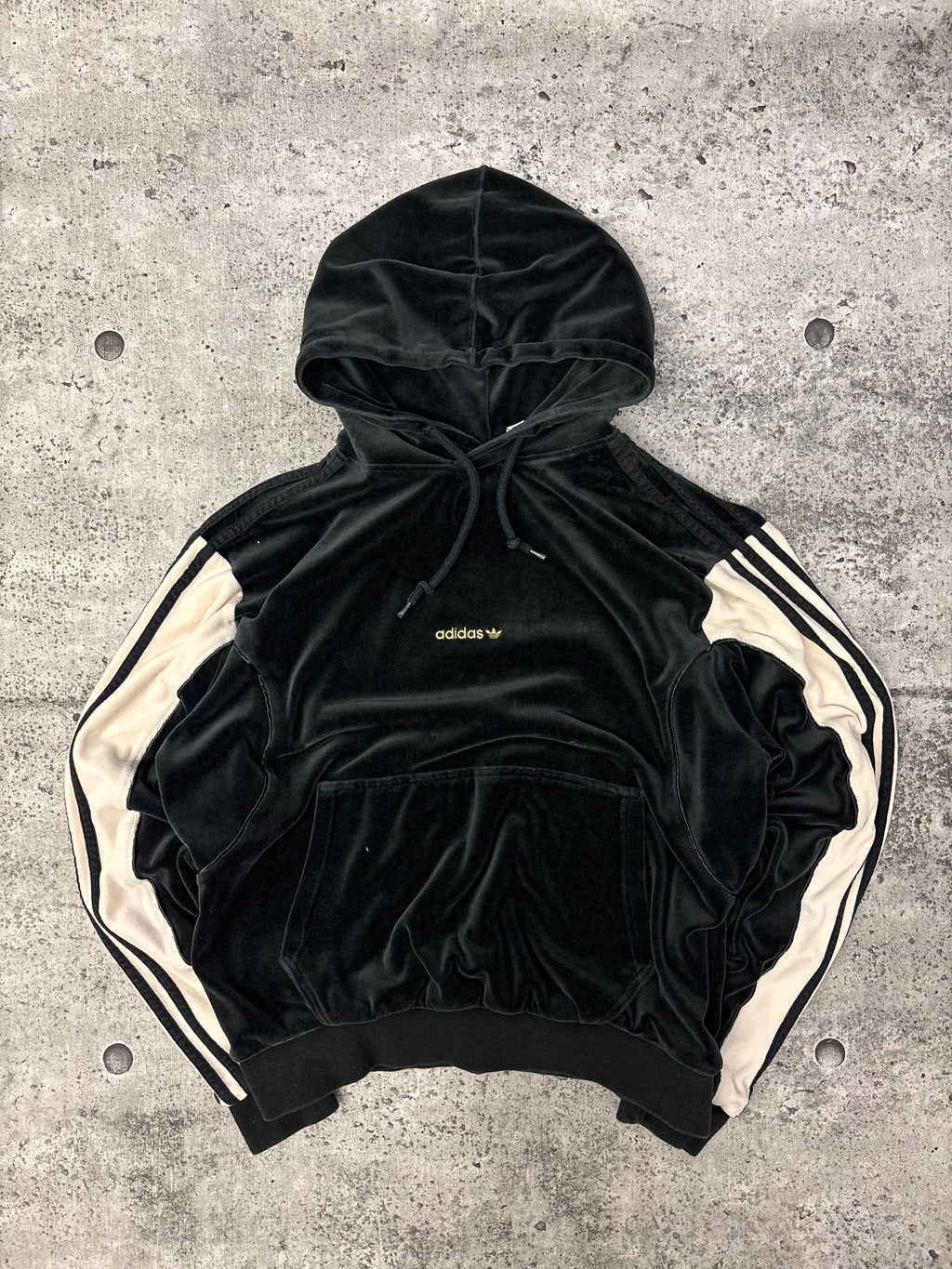 Vintage Velvet Cropped Adidas (S)