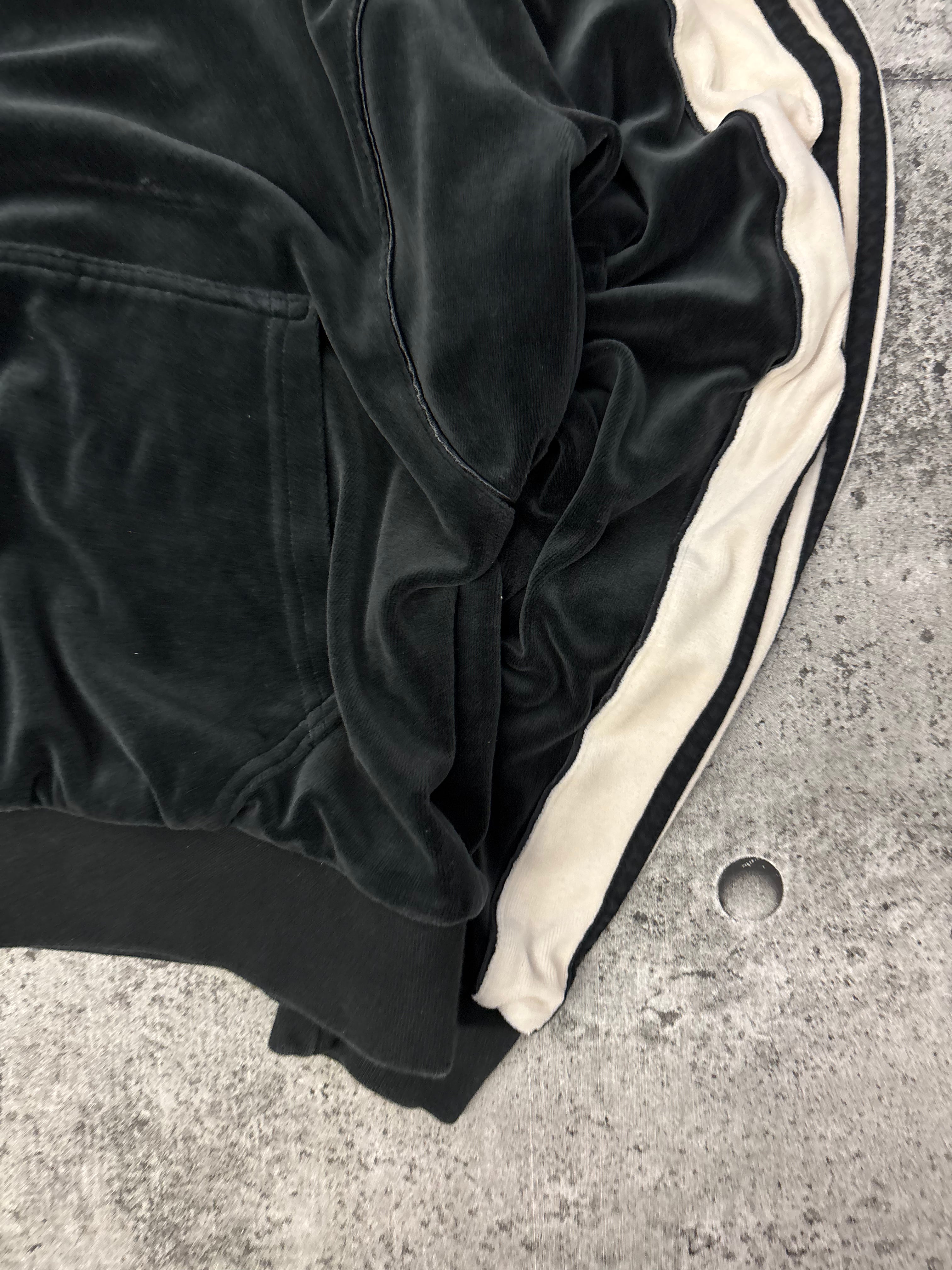 Vintage Velvet Cropped Adidas (S)