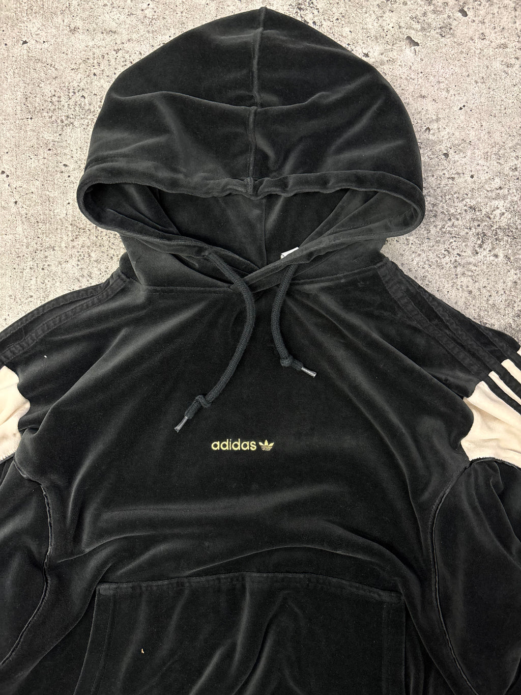 Vintage Velvet Cropped Adidas (S)